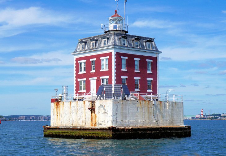 The New London Ledge Light