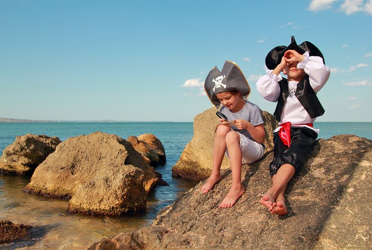 Kids dressed up as pirates