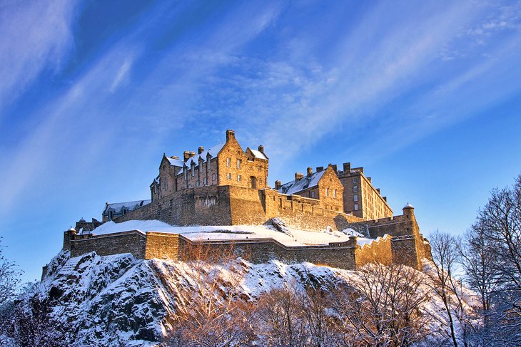 Château d'Edimbourg saupoudré de neige