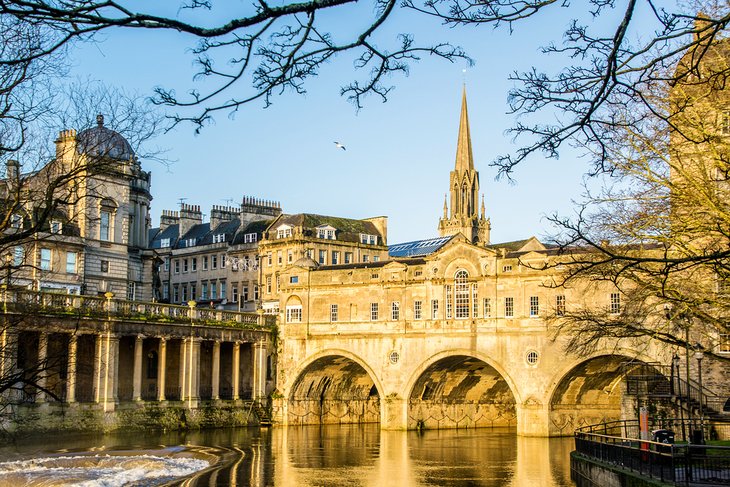 The Pulteney bridge over the Avon River in Bath