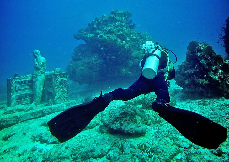 Diver at the underwater museum MUSA