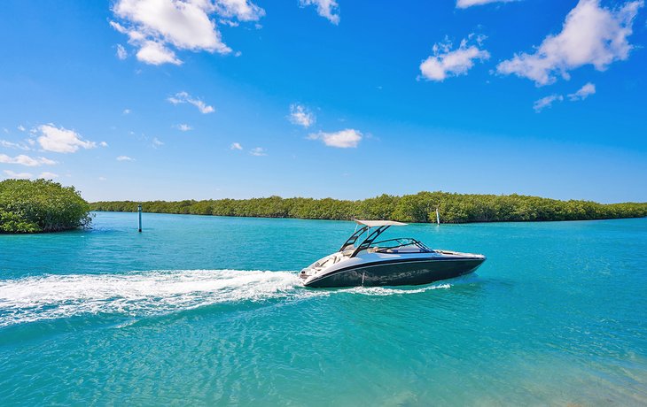 Speedboat on Nichupte Lagoon