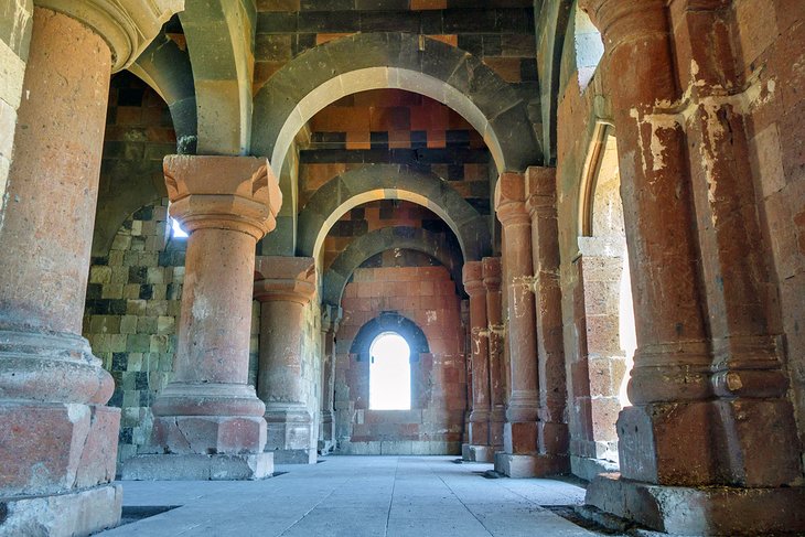 Manuçehr Mosque interior