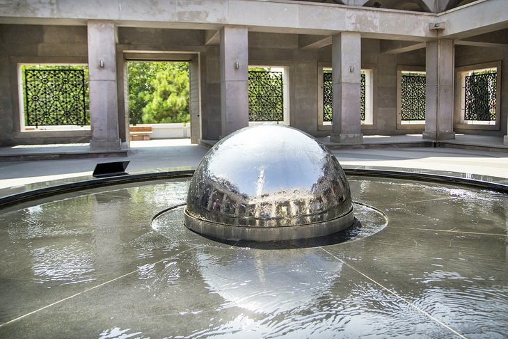 The ablution fountain of the Şakirin Mosque