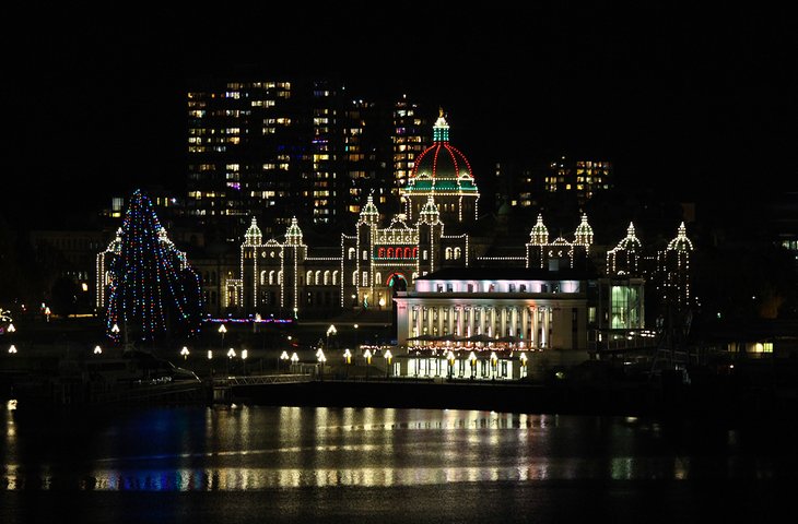 Parliament Buildings and the Inner Harbour at night