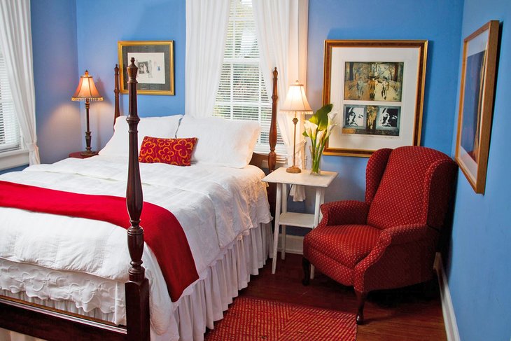 Photo Source: Lighthouse Inn Bed & Breakfast