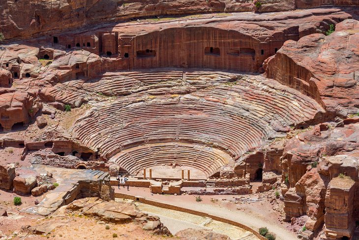 Petra-Theater von Jebel Al-Khubtha aus gesehen