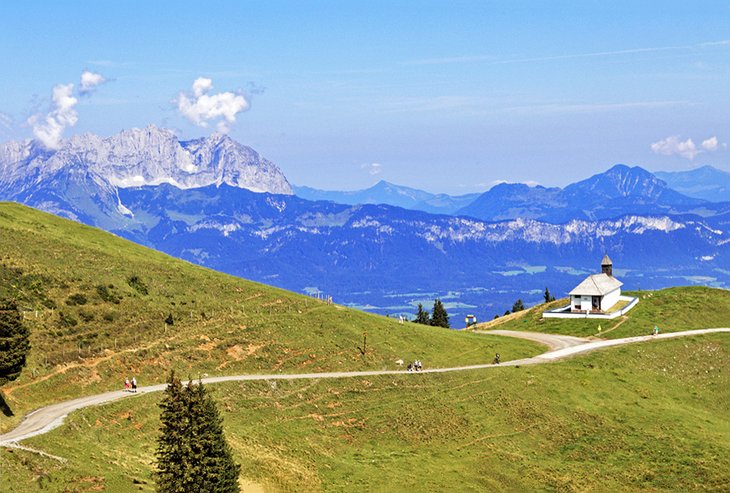 Hiking and biking trail on the Hahnenkamm