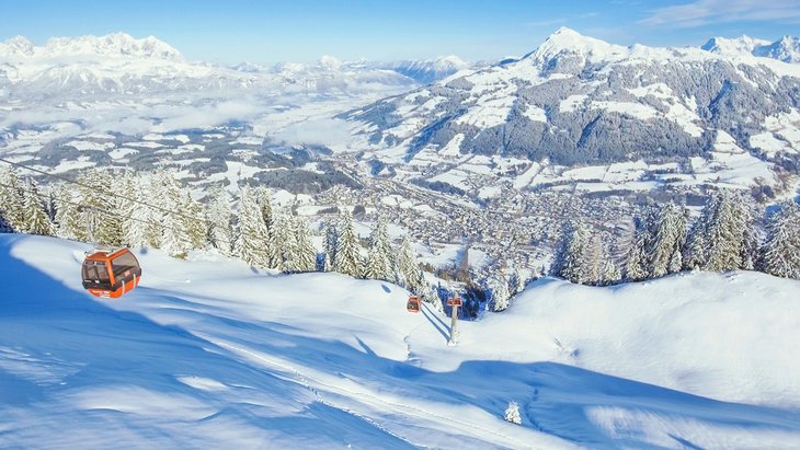 Gondola ascending the Hahnenkamm