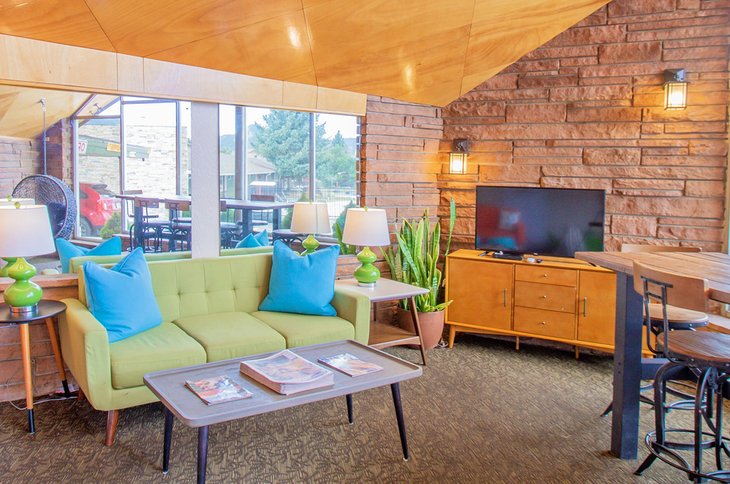 Coyote Mountain Lodge