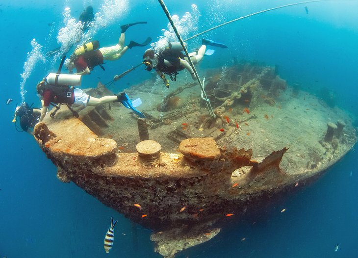 Divers exploring the Thistlegorm Wreck