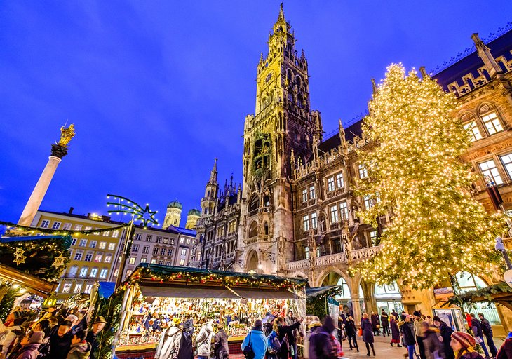 Christmas market in Marienplatz