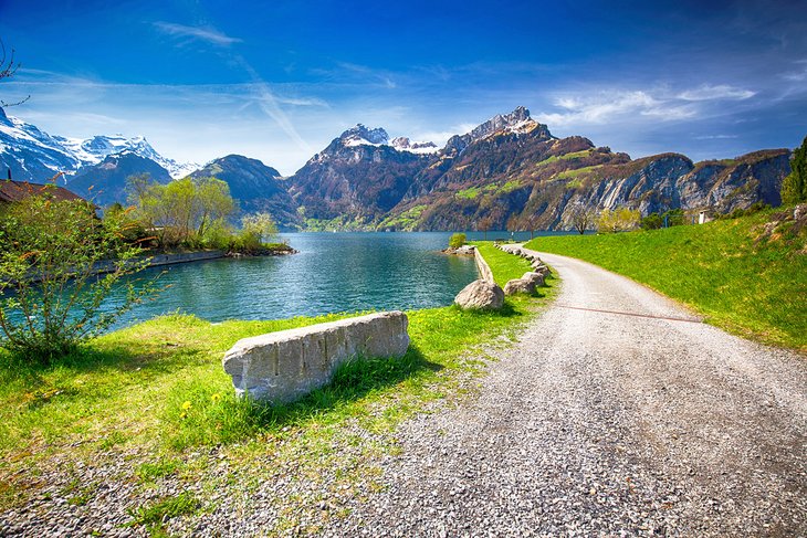 Path along Lake Lucerne