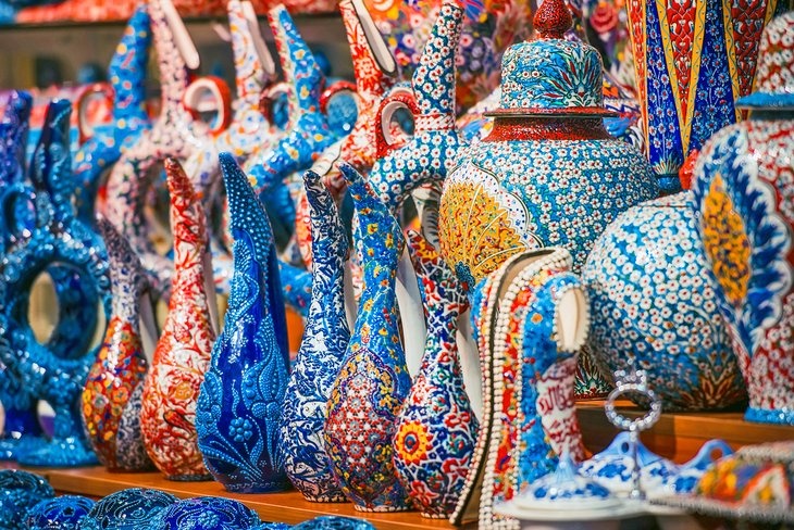 Istanbul's Grand Bazaar: 10 Things to Buy & Tips | PlanetWare