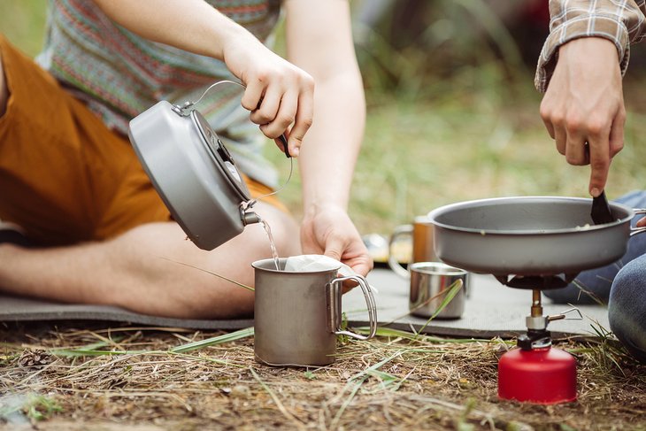 Preparing food over a single burner