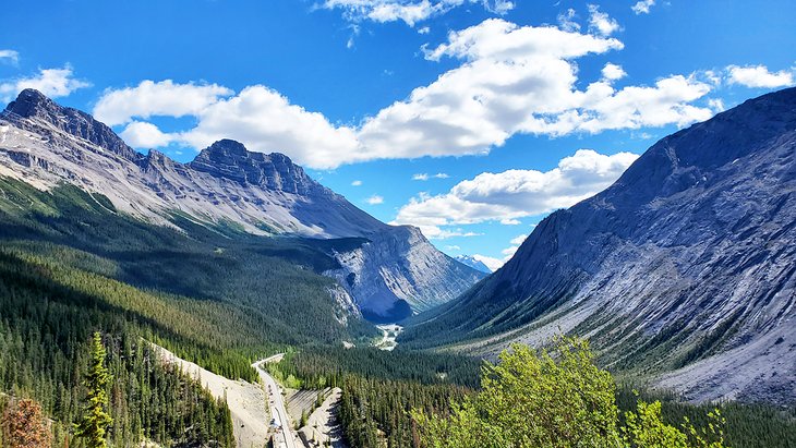 A lookout on the Icefields Parkway between Lake Louise and Jasper