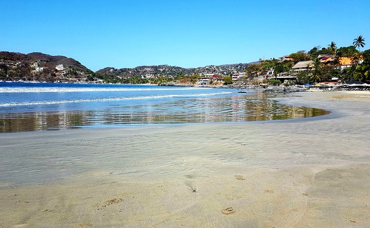 Playa Madera in Zihuatanejo