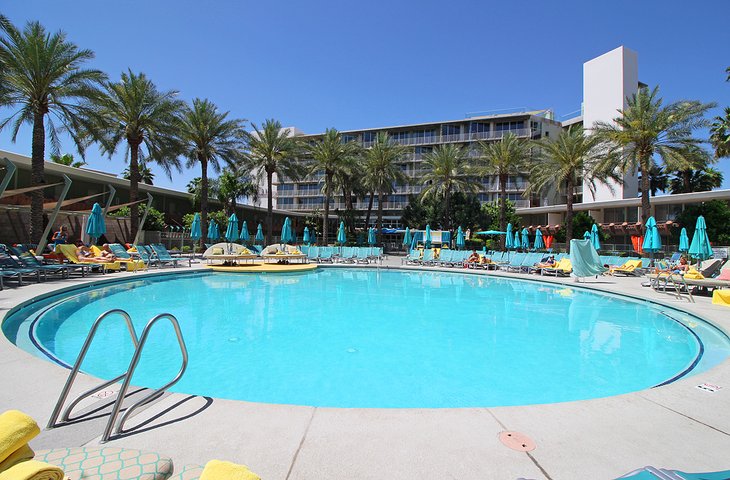 A pool at the Hotel Valley Ho