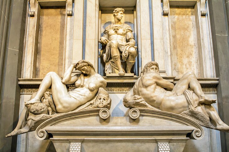 Giuliano's tomb and Michelangelo's sculptures 'Night and Day'
