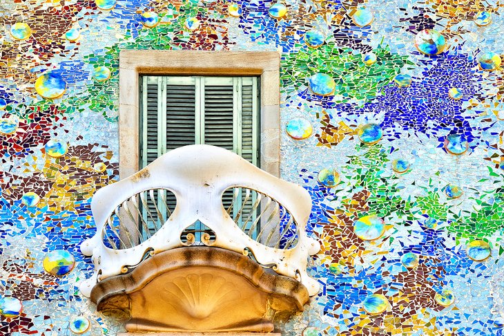 Mask-shaped balcony at Casa Batllo