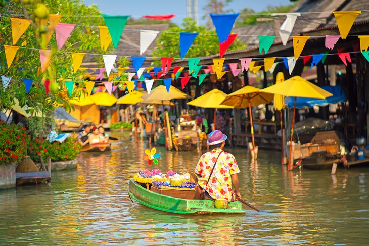 Four Regions Floating Market