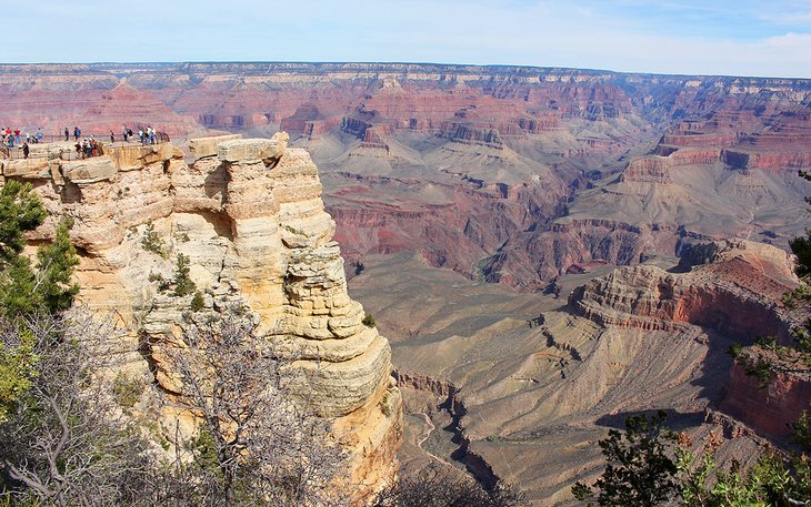 Tourists on Mather Point at the Grand Canyon