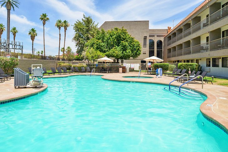 Photo Source: Holiday Inn Express Palm Desert