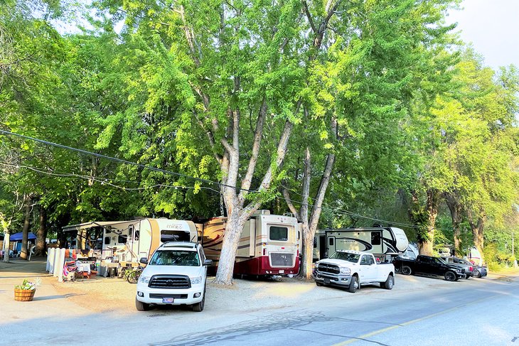 Brookvale RV sites along Lakeshore Drive