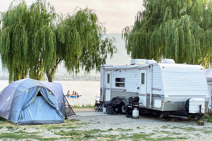 Lakeside camping at Nk'Mip