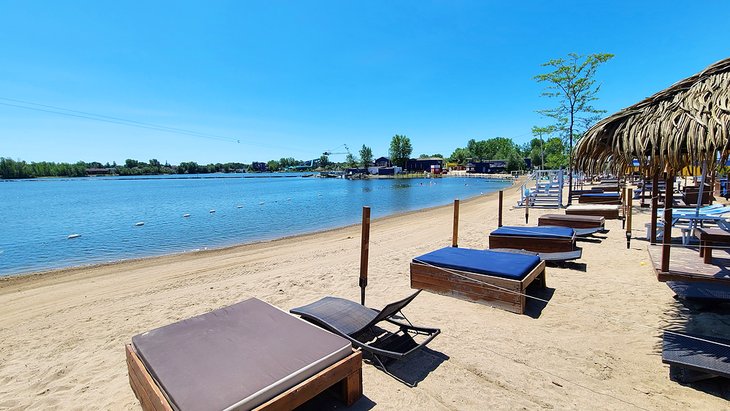 Pointe-Calumet Beach Club