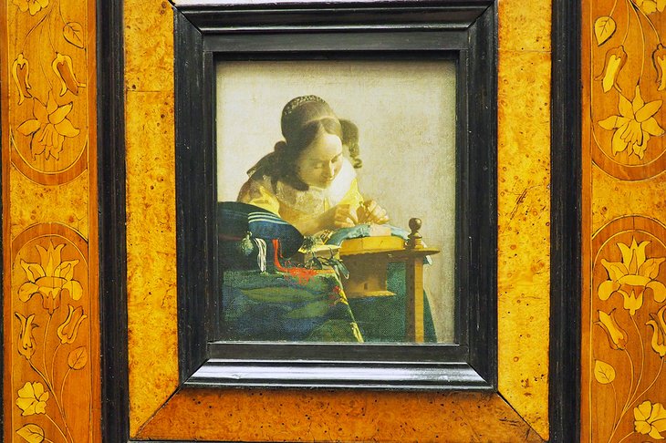 La Dentelli&egrave;re by Jan Vermeer (Richelieu Wing, Room 837)