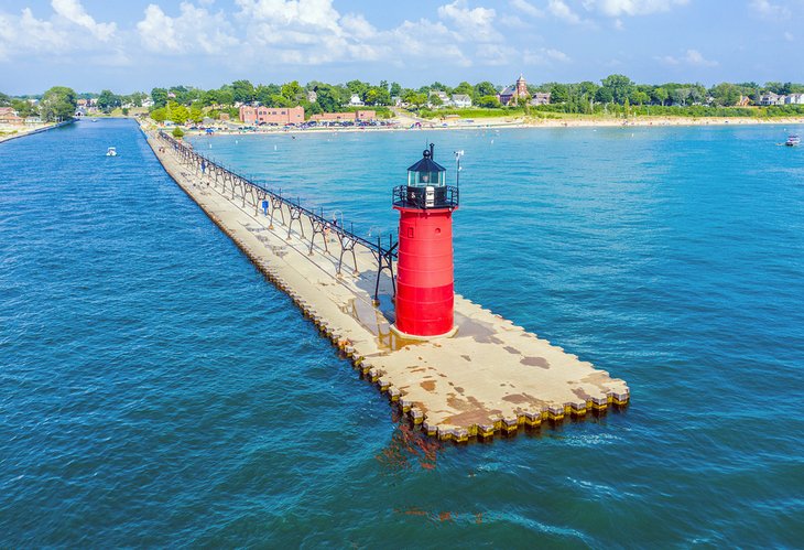 South Haven Lighthouse with the beach behind