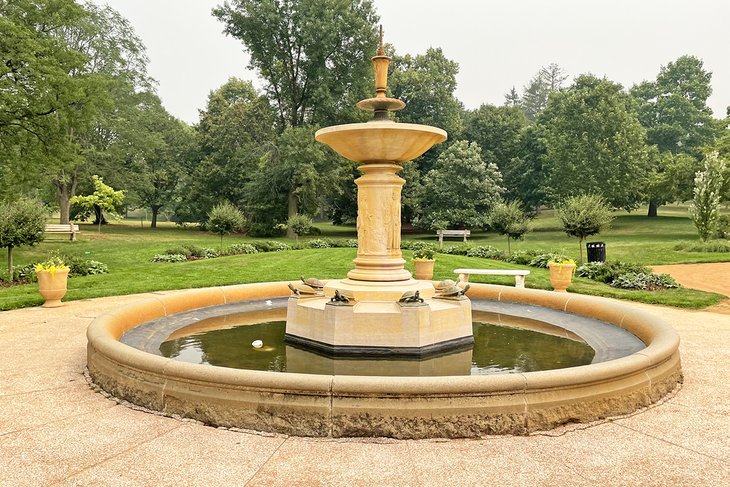 Fountain in Lyndale Park Gardens
