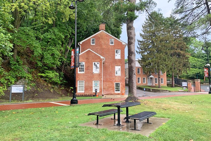 Historic Homes in Upper Landing Park