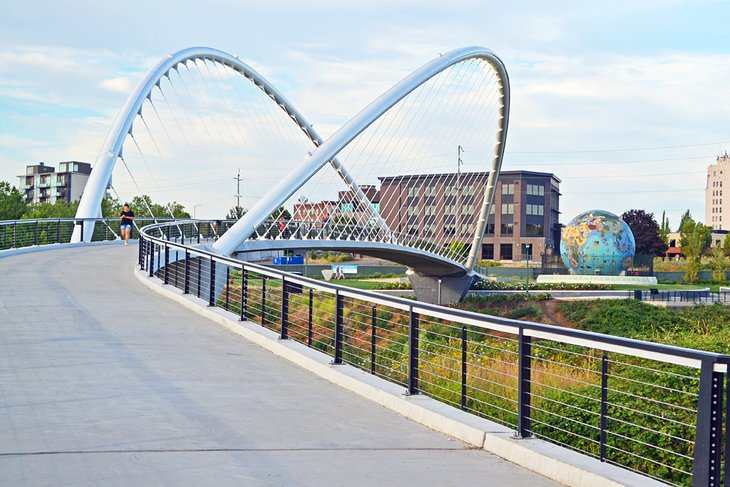 Pedestrian bridge at Riverfront City Park