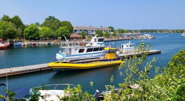 Sightseeing boats at Little Tub Harbour