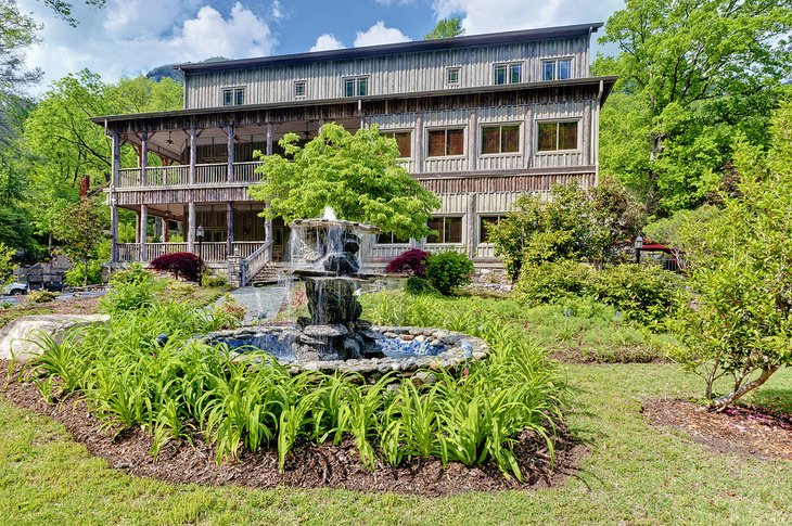 Photo Source: The Esmeralda Inn, Restaurant & Spa