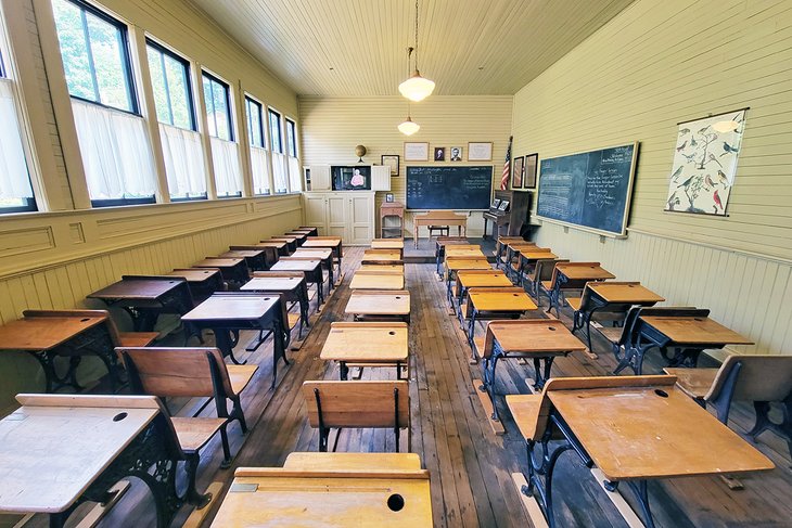 Midway Schoolhouse, Harbor History Museum