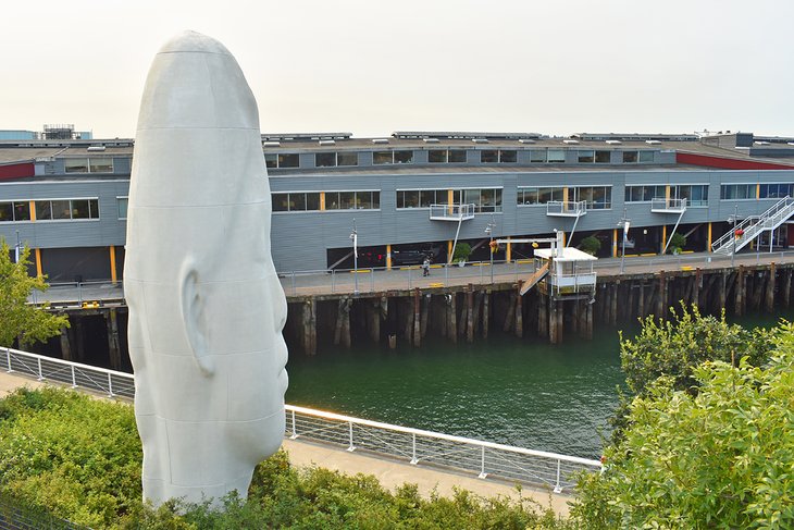 Sculpture d'une tête au parc de sculptures olympiques