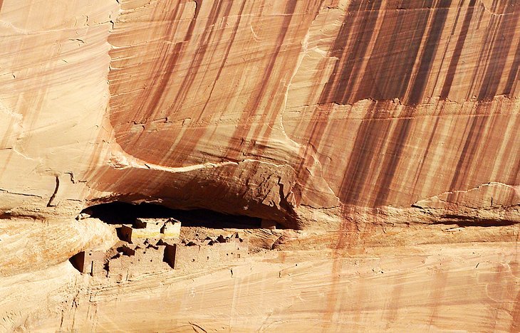 Cliff dwellings in Canyon de Chelly National Monument