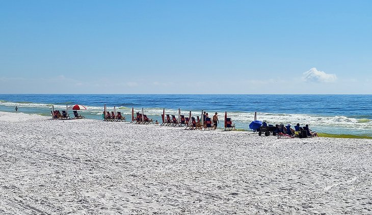 Chaises de plage sur la plage de Crystal Sands