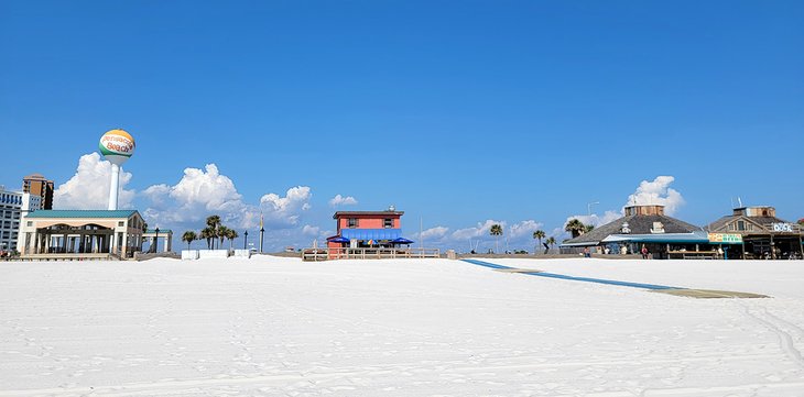 Restaurants at the top of Casino Beach