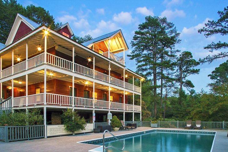 Photo Source: Glen-Ella Springs Inn & Restaurant