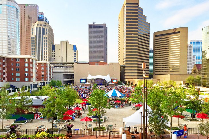 Columbus Commons entertainment area