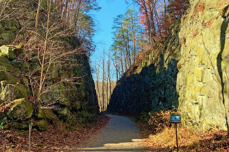 Blackhand Gorge trail