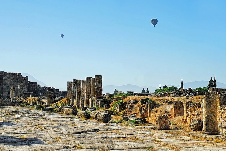 Hierapolis Harabeleri Üzerinde Balonlar