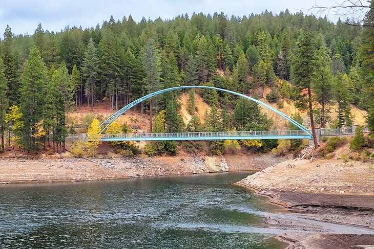 Wagon Creek pedestrian bridge, Lake Siskiyou 