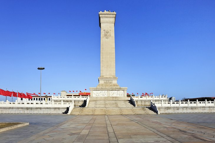 Monument aux héros du peuple sur la place Tiananmen, Pékin