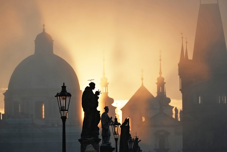Lever du soleil sur le pont Charles, Prague