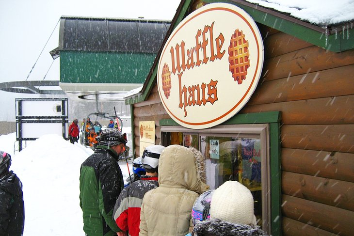 Informal mountaintop dining at Stowe Mountain Resort